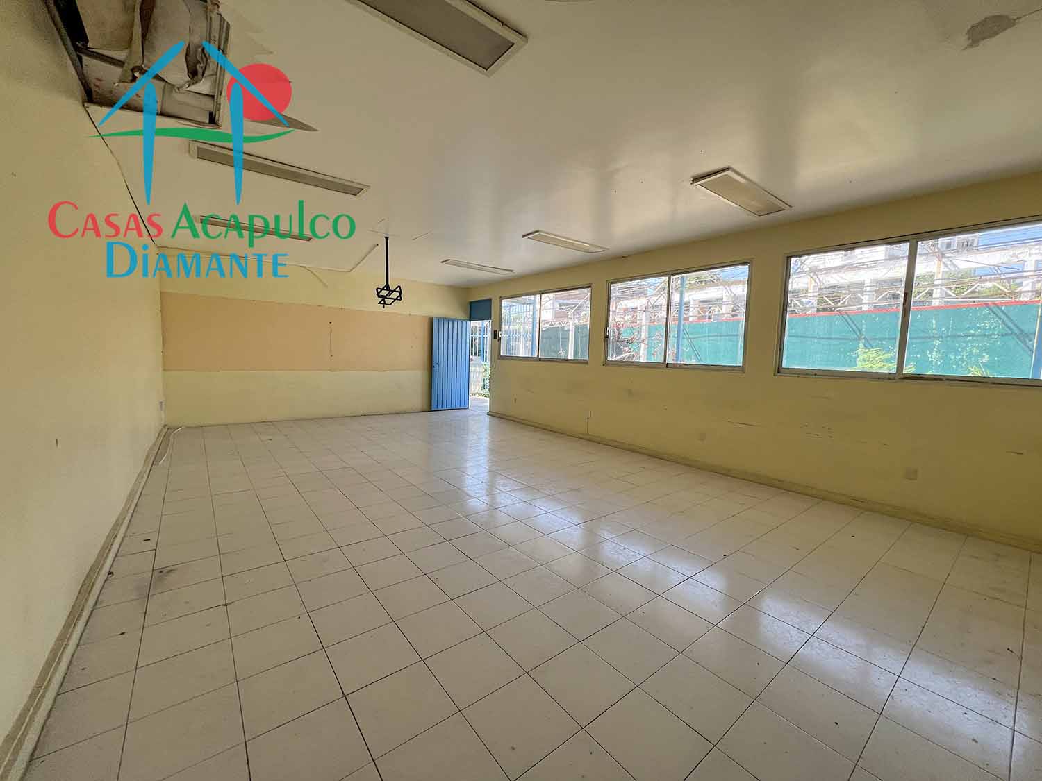 Centro Escolar La Paz sección secundaria - Salón cinco 3